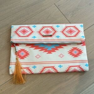 Pura Vida clutch